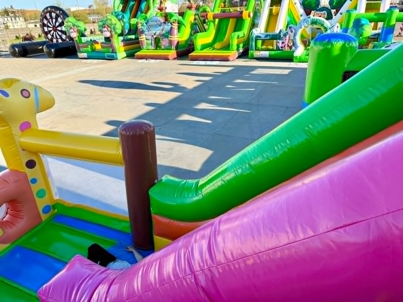 Małpi gaj i zjeżdżalnie w Raban Play Park Szczecinek