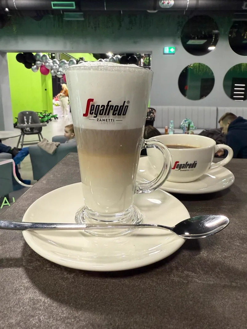 Kawa w kawiarni Raban